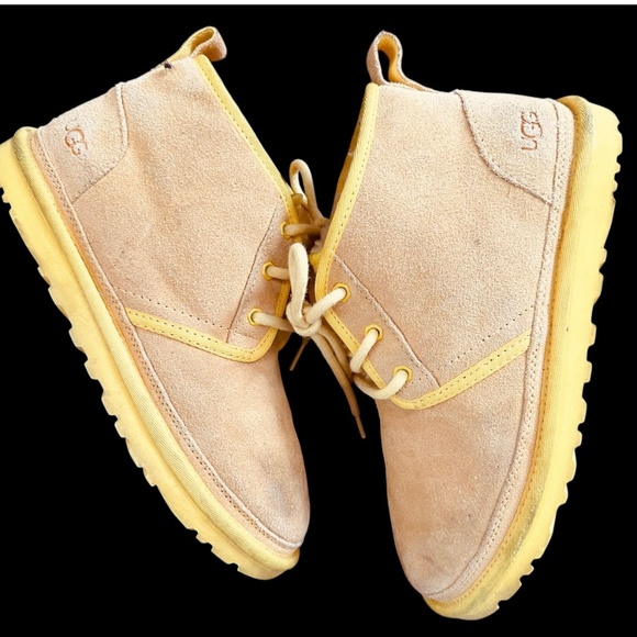 UGG Neumel Yellow Suede Lace Up Logo Ankle Chukka Boot Women's 8 - Picture 1 of 12
